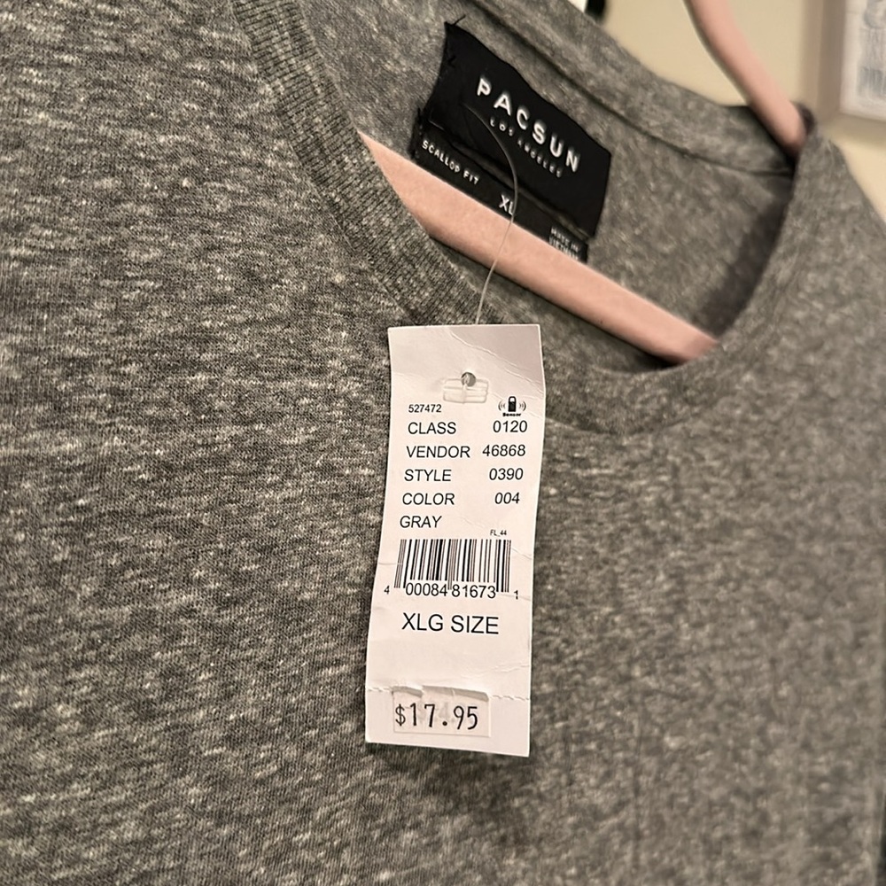 Men’s oversized basic Tee - Picture 4 of 5